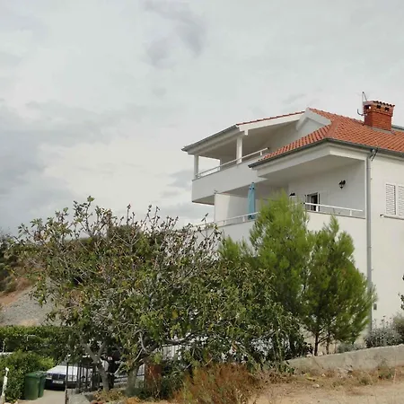 In - Sibenik Riviera 36600 *