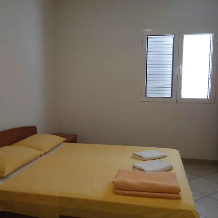 In - Sibenik Riviera 36600 *