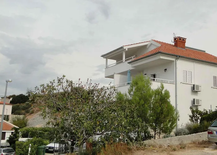 In - Sibenik Riviera 36600 *