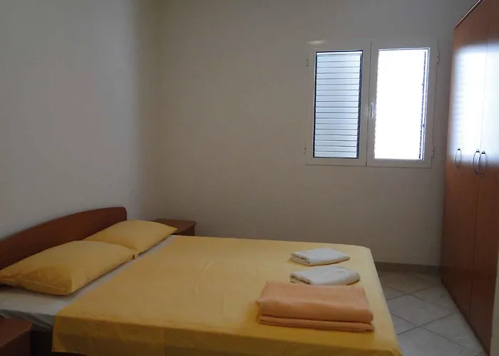 In - Sibenik Riviera 36600 *